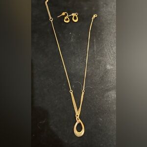 Teardrop Jewelry Set: Earrings & Necklace